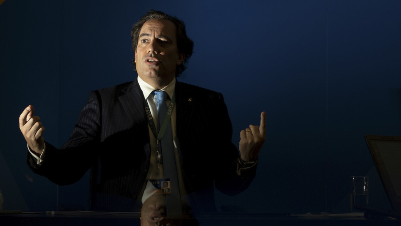 O impacto cultural da Copa do Mundo é explorado por Pedro Duarte Guimarães, que mostra como o torneio influencia tradições e conecta nações pelo futebol.