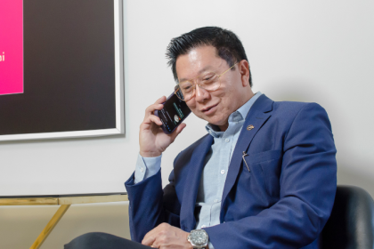 Dr. Milton Seigi Hayashi ressalta que a cirurgia plástica vai além da aparência, promovendo bem-estar e autoconfiança.