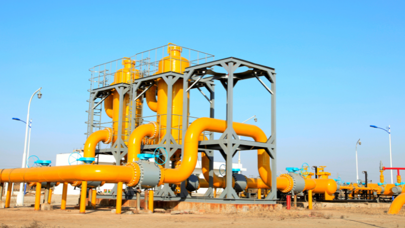 A tensão em torno de oleodutos voltou a reacender disputas diplomáticas entre Canadá e Estados Unidos, revelando o peso estratégico da infraestrutura energética na geopolítica regional, com análise de Paulo Roberto Gomes Fernandes.