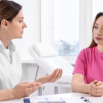 Como mostra Vinicius Tadeu Sattin Rodrigues, o medo do diagnóstico pode atuar como uma barreira invisível que atrasa a realização da mamografia.